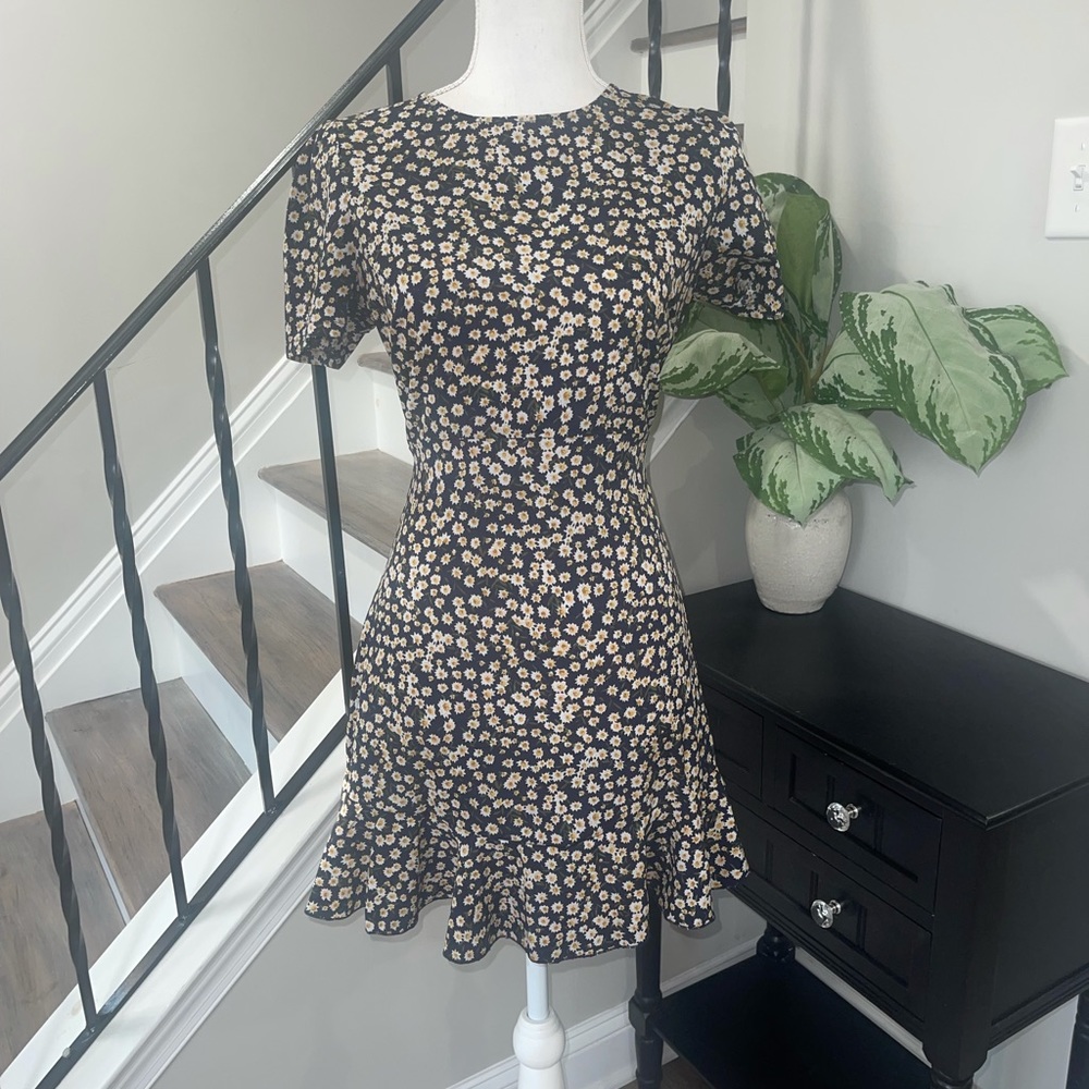 BLACK FLORAL SHORT SLEEVE MINI DRESS SIZE M